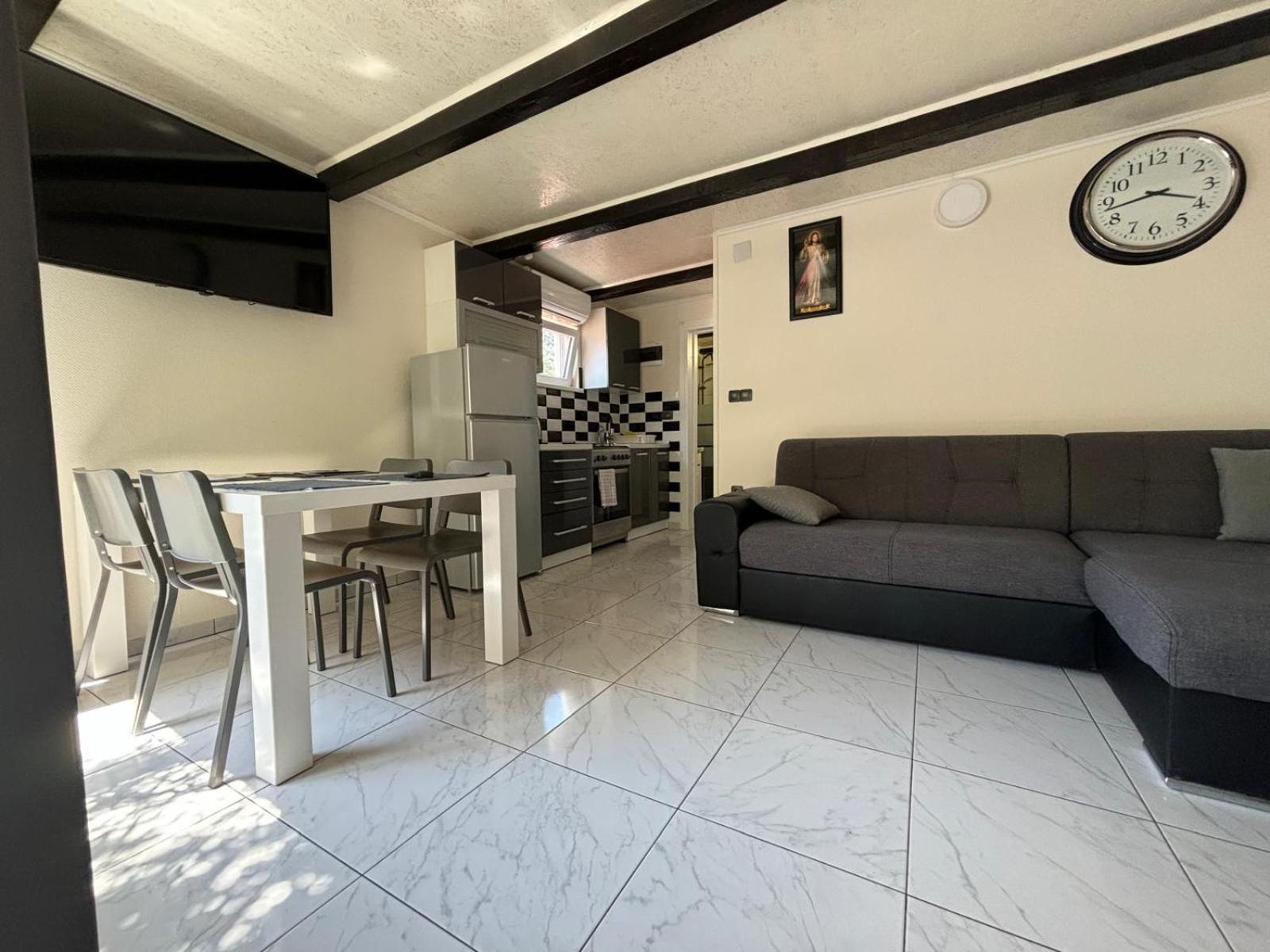 Apartmani Bosnjak Starigrad Paklenica Exterior photo